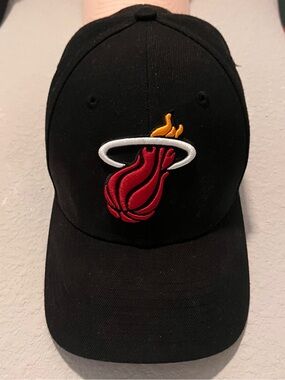 BRAND NEW official NBA basketball MIAMI HEAT adjustable strap fitted hat